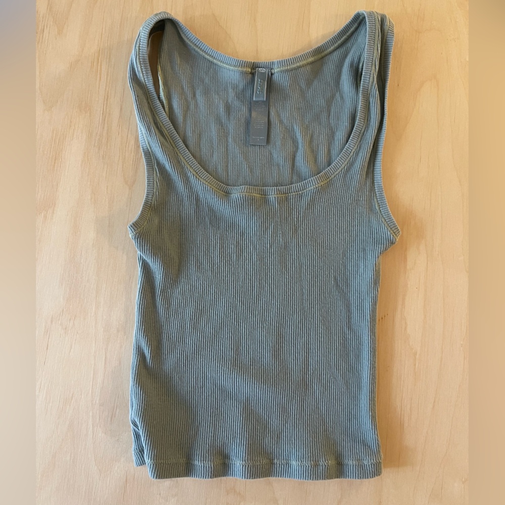 Skims Ribbed Tank in Mineral